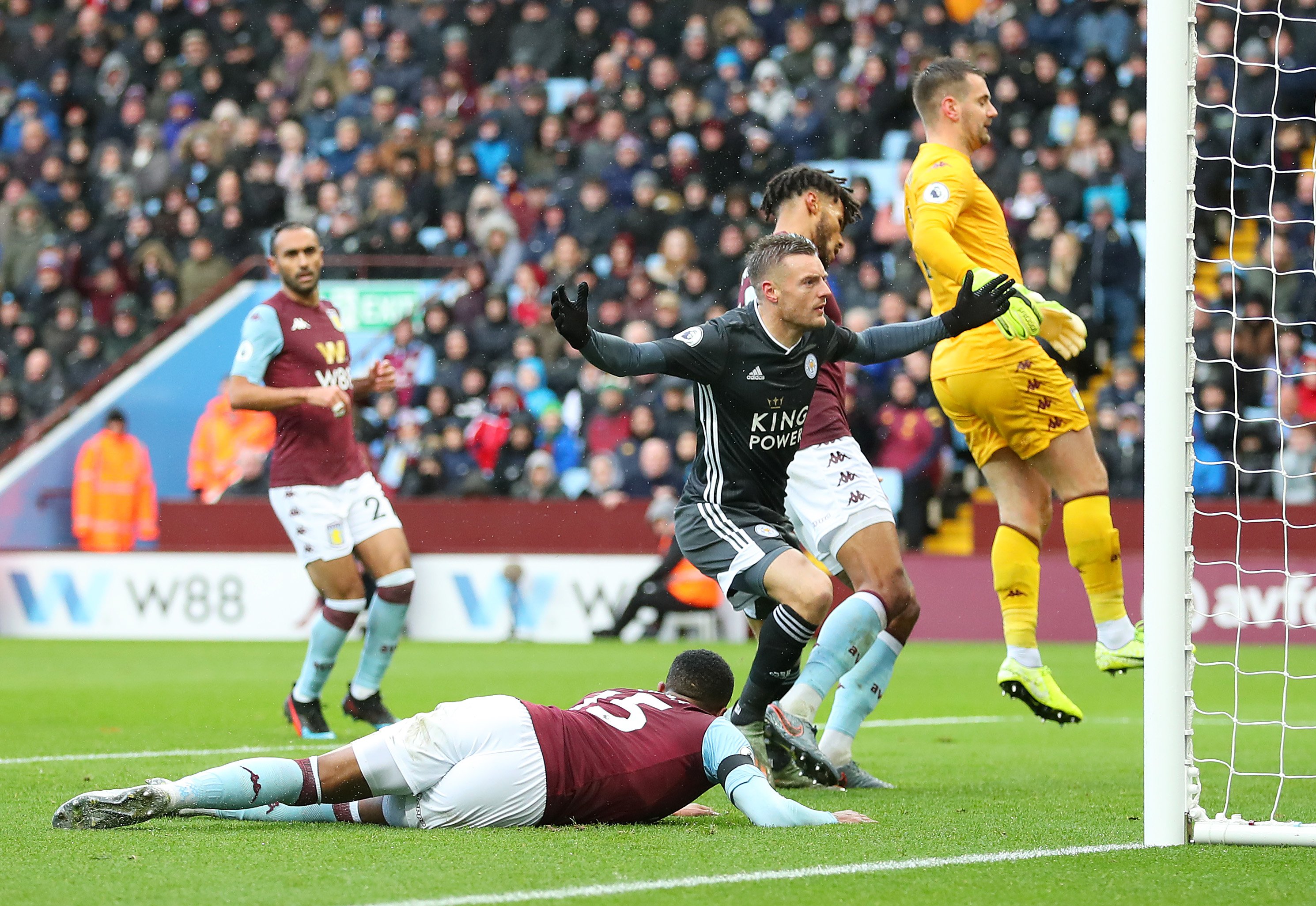 聯的一個警 聯的一個警